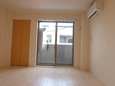 【内装】 | コモンサージ | 洋室(キッチン側から撮影）