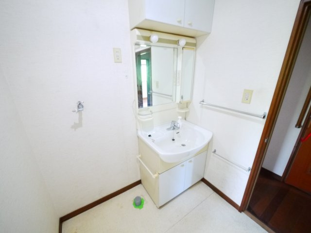 茂原市緑ヶ丘2　中古戸建の独立洗面台|敷地約80坪３LDK 駐車2台可能  都市ガス上下水 緑ヶ丘分譲地内 スーパーせんどう徒歩約4分