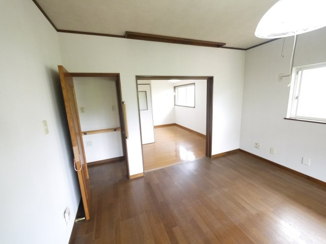 茂原市緑ヶ丘2　中古戸建の洋室|敷地約80坪３LDK 駐車2台可能  都市ガス上下水 緑ヶ丘分譲地内 スーパーせんどう徒歩約4分