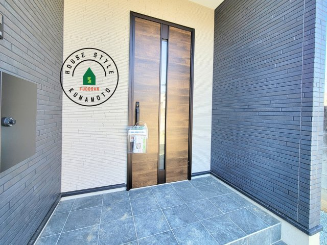 宇城市松橋町久具第1-2棟（2号棟）　の玄関|おでかけの時も帰った時も、「我が家」を最初に感じでもらえる素敵な空間に。