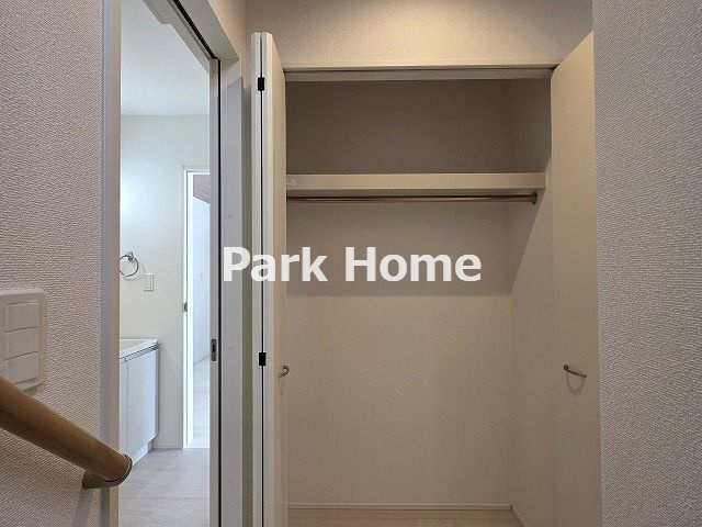 香南市野市町西野 5期1棟 新築戸建ての収納|１F：ホール内収納