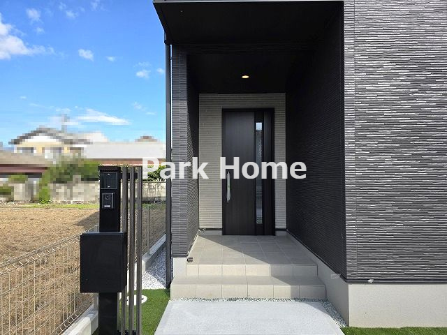 香南市野市町西野 5期1棟 新築戸建ての玄関