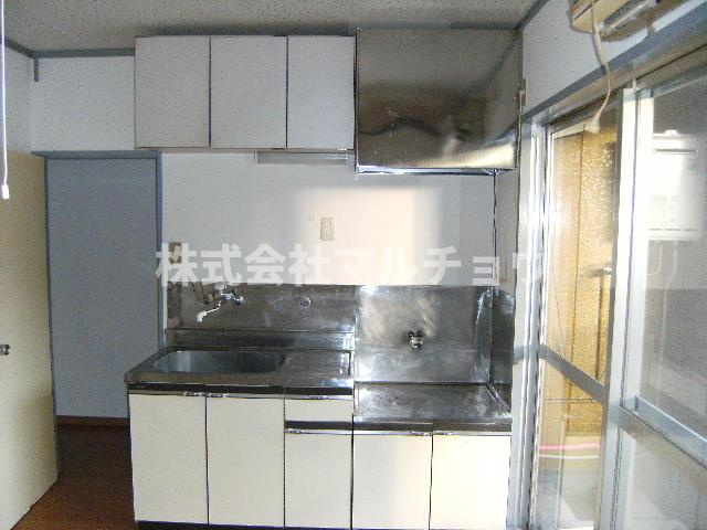 ビブレ下三栖のキッチン|コンパクトなキッチンで掃除もラクラク