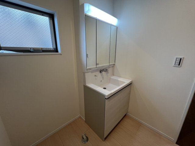 屋上ある生活って想像つきます？【藤沢市石川1丁目】新築戸建の独立洗面台|独立洗面台で身支度をすべて済ませてしまいましょう