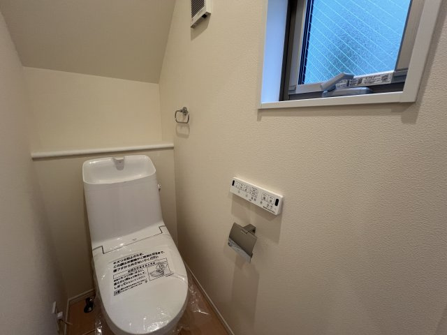 屋上ある生活って想像つきます？【藤沢市石川1丁目】新築戸建のトイレ|コンパクトで使いやすいトイレです