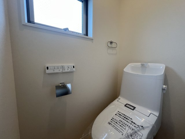 屋上ある生活って想像つきます？【藤沢市石川1丁目】新築戸建のトイレ|コンパクトで使いやすいトイレです