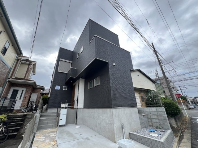 屋上ある生活って想像つきます？【藤沢市石川1丁目】新築戸建の外観|落ち着いた雰囲気の外観です