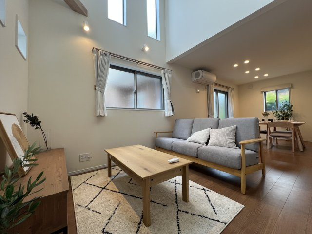 屋上ある生活って想像つきます？【藤沢市石川1丁目】新築戸建の居間・リビング