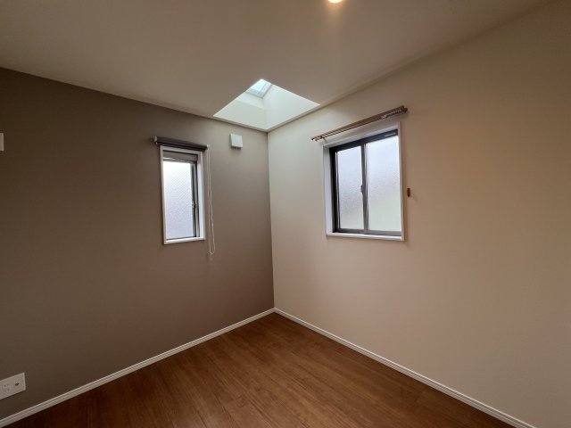 屋上ある生活って想像つきます？【藤沢市石川1丁目】新築戸建の洋室|コンパクトで使いやすい洋室です