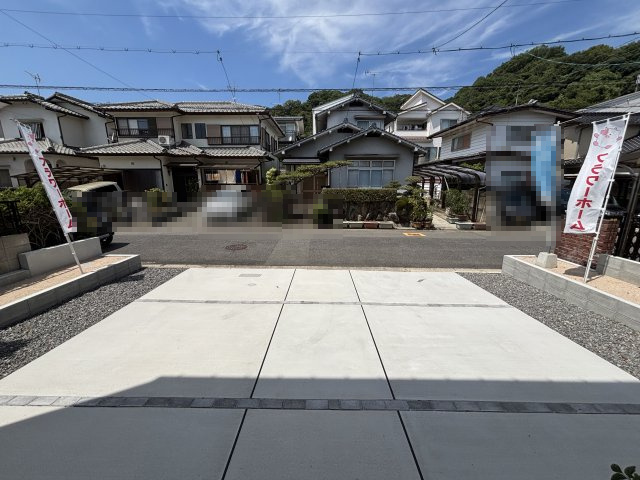 新築戸建　安東５丁目のその他|前面道路は6.2ｍあり、車の出し入れにゆとりがあります。敷地内は最大4台駐車可能です。（車種による）