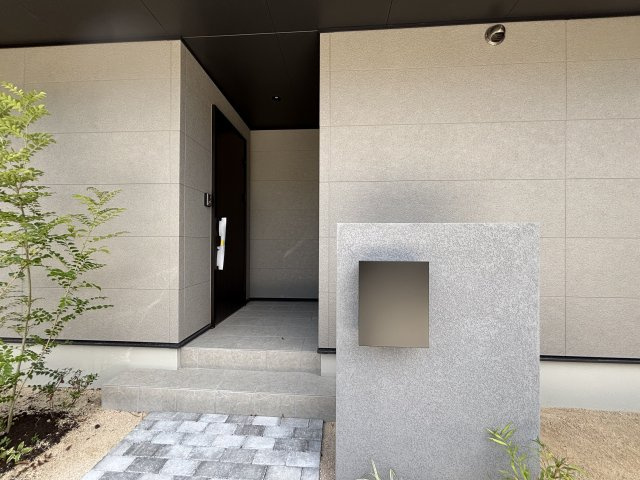 新築戸建　安東５丁目の玄関