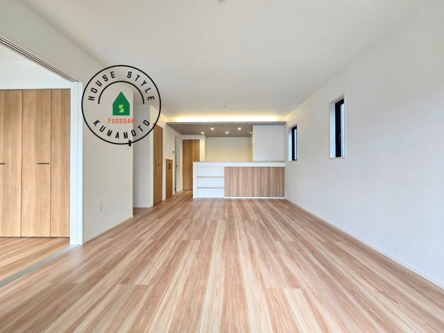 上益城郡嘉島町大字北甘木第1-2棟（16号棟）　の居間・リビング|ご家族を近くに感じられる対面キッチンのLDK。会話もはずみそうですね。