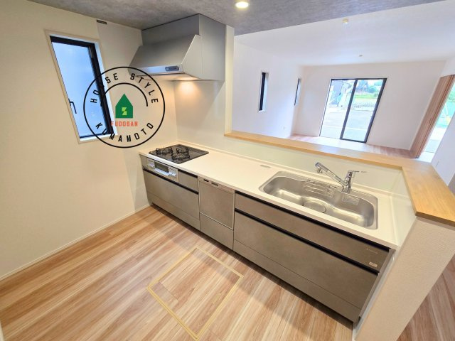 上益城郡嘉島町大字北甘木第1-2棟（16号棟）　のキッチン|ご家族を近くに感じられる対面キッチンのLDK。会話もはずみそうですね。