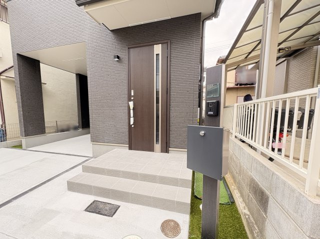 明石市西明石北町１丁目新築戸建の玄関