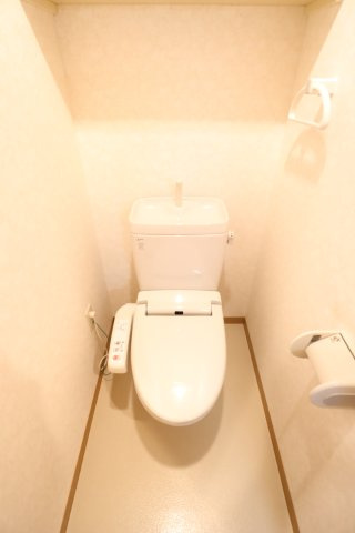 大阪市都島区東野田町１丁目の賃貸マンションのトイレ