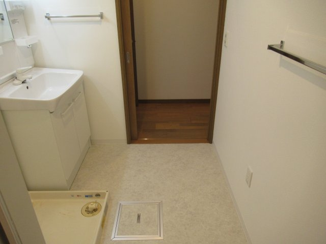 HAT神戸・脇の浜１ＬＤＫの洗面所|ゆったりとスペースのある洗面所