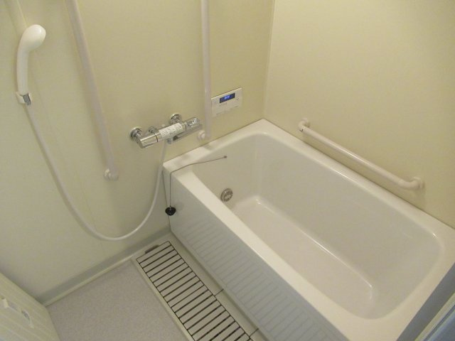 HAT神戸・脇の浜１ＬＤＫの浴室|コンパクトで使いやすいお風呂です