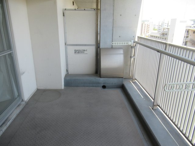 HAT神戸・脇の浜１ＬＤＫのバルコニー|開放的で明るい空間を演出してくれるバルコニーです