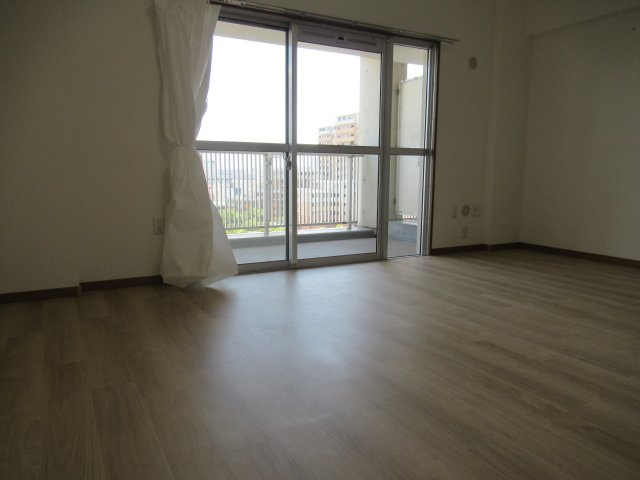 HAT神戸・脇の浜１ＬＤＫの居間・リビング|こちらの居間で趣味の時間をお楽しみください