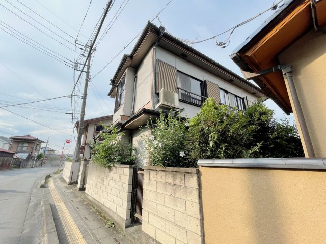 中古戸建　熊谷市中西1丁目の外観|塀付きの戸建なので周囲からの視線が気にならない仕様になっています♪