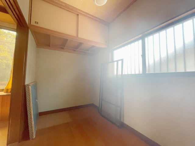 中古戸建　熊谷市中西1丁目の収納|天袋付きの納戸収納！廊下からも出入り可能なスムーズ動線収納！