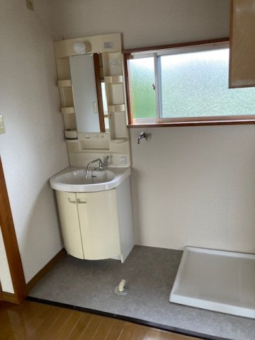 足立区足立４丁目の一戸建ての洗面所