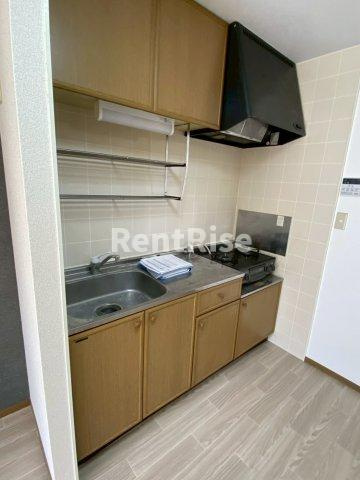 ファミールＳのキッチン|駐車場