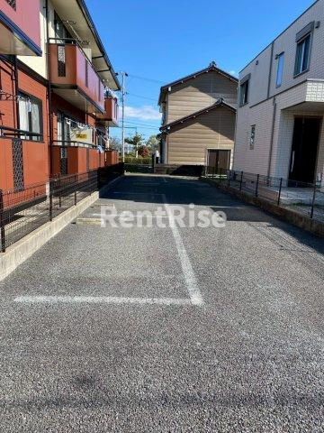 ファミールＳの駐車場