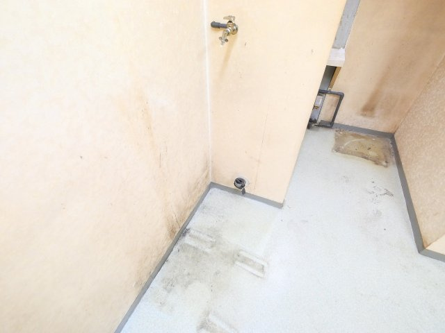 岩井川ハイツの設備|洗濯機置き場です