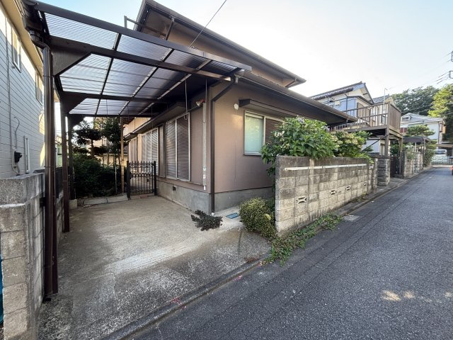 八王子市長房町　売地の前面道路含む現地写真|西八王子駅、国道20号へのアクセス良好。建築条件なしにてお好きなハウスメーカー・工務店での建築が可能です。