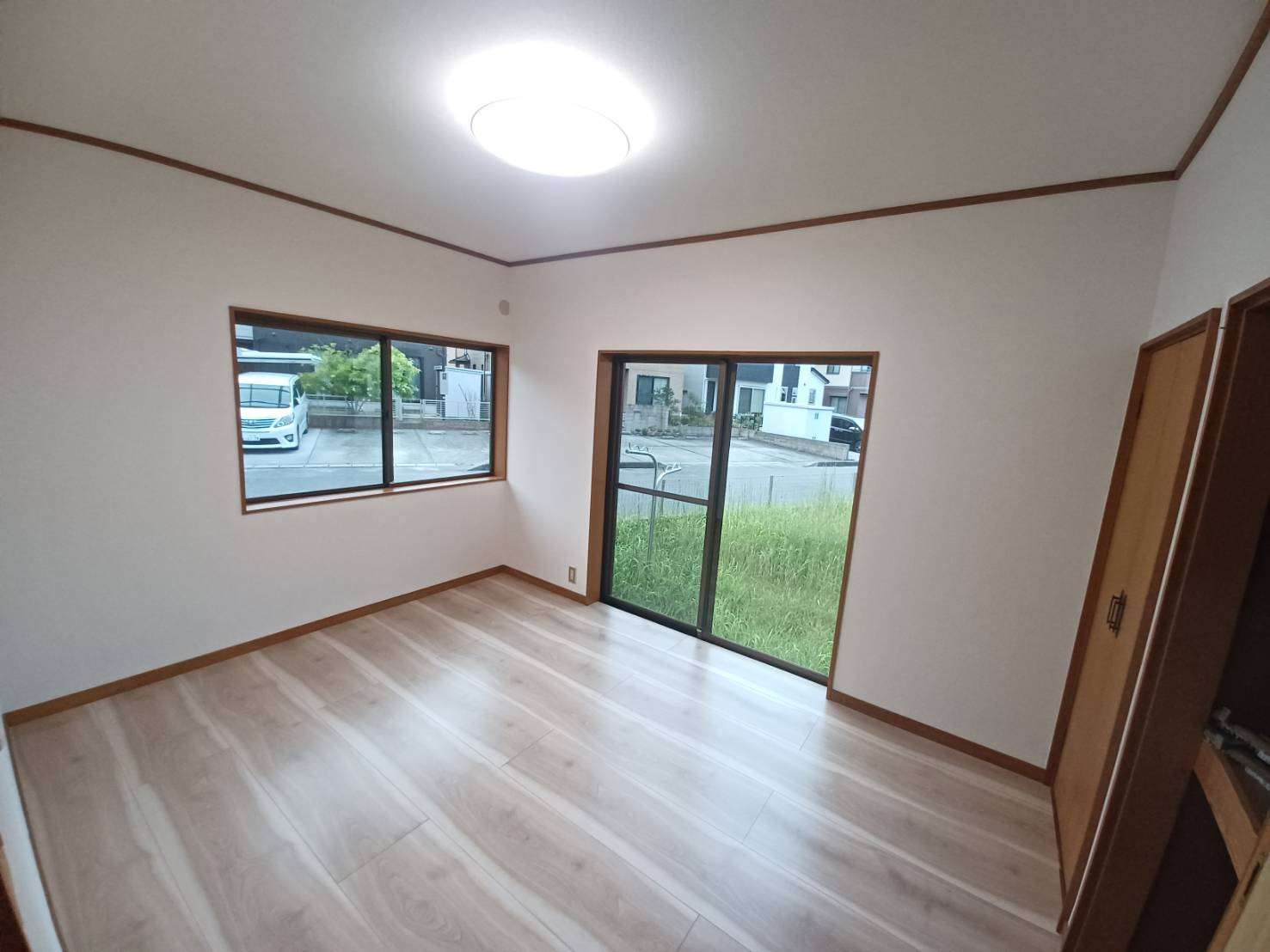 日渡戸建の洋室