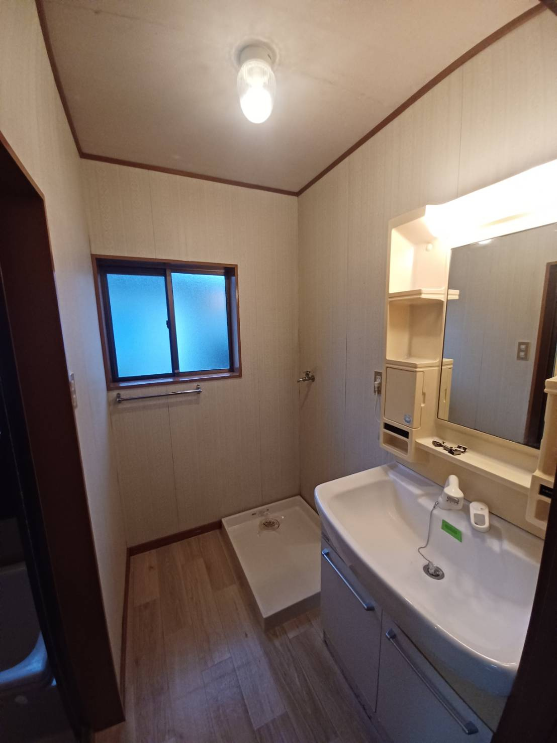 日渡戸建の洗面所