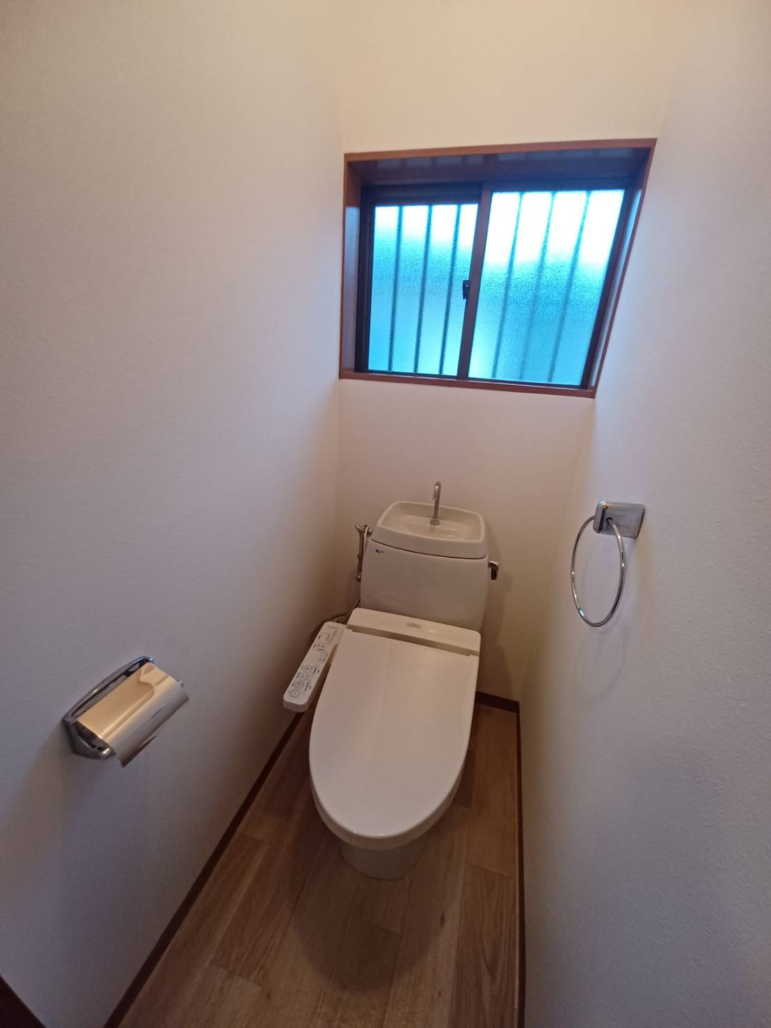 日渡戸建のトイレ