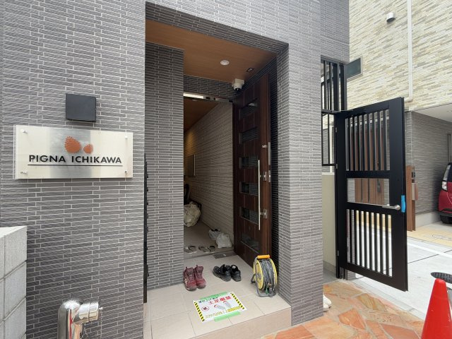 ピーニャ市川のエントランス