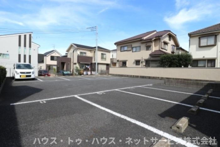 ウィルメゾンの駐車場