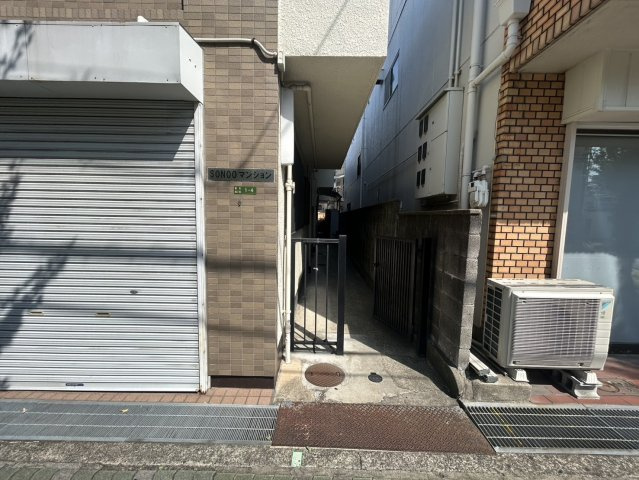 園生マンションのエントランス