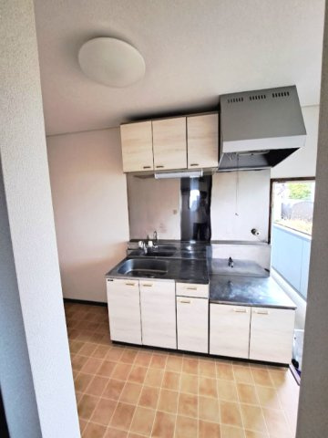 ミリオネアハウスのキッチン|シンプルだけど、ちゃんと自炊できる。
外食を減らして、家賃＋生活費を賢く節約。