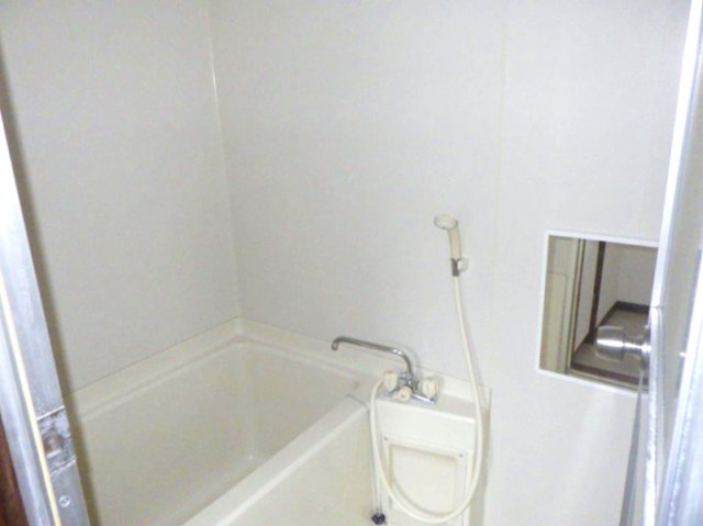 ミリオネアハウスの浴室|バス・トイレ別で、気兼ねなく使える。
一日の疲れをゆっくりリセットできる空間。