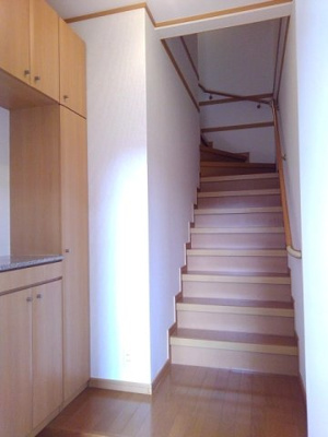 【玄関】 | メープルリーフⅢ | きれいな玄関です