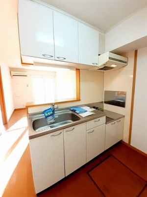 【キッチン】 | プリムローズＫ・Ⅰ | コンパクトなキッチンで掃除もラクラク
