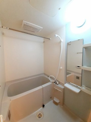 【浴室】 | プリムローズＫ・Ⅰ | 落ち着いた空間のお風呂です