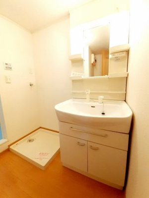 【洗面所】 | プリムローズＫ・Ⅰ | 忙しい朝には欠かせない洗面所です