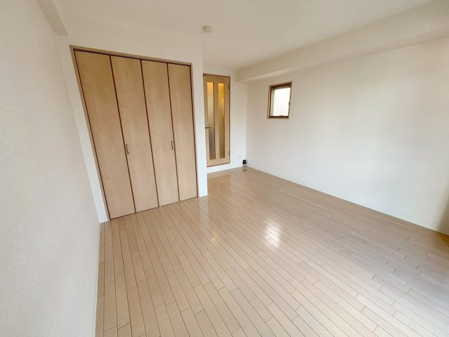 ルミエール新大阪の洋室