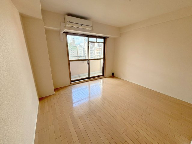 ルミエール新大阪の洋室