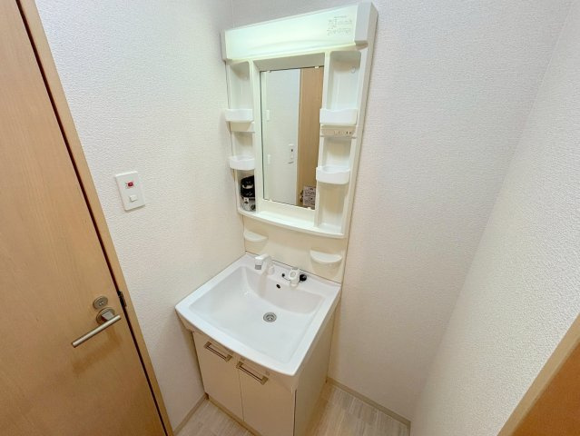 ルミエール新大阪の独立洗面台