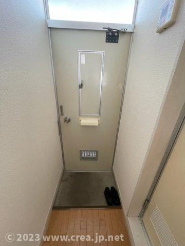 美しの森ハウスB棟の玄関