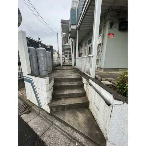 美しの森ハウスB棟のエントランス