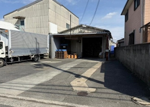 伏尾倉庫の駐車場