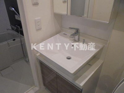 【洗面所】 | ガリシア御殿山 | 明るい洗面所です