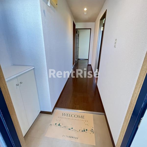 クレセール松岡２の玄関